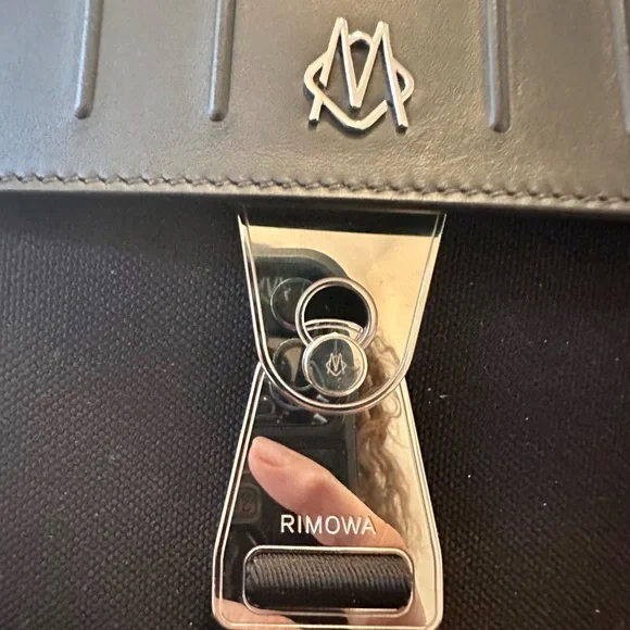 Rimowa cross body bay  new with tag, comes with 34x34” Dior or fendi s… - Picture 5 of 10